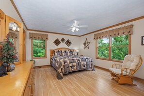 2 bedrooms, memory-foam beds, iron/ironing board, free WiFi