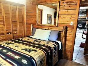 3 chambres, fer et planche à repasser, Wi-Fi, draps fournis