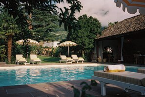Indoor pool, 2 outdoor pools, open 7:00 AM to 7:00 PM, pool umbrellas - Villa Arnica (Lana)