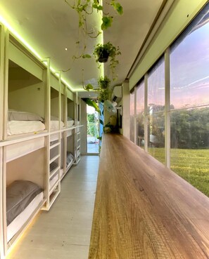 Gemeinsamer Basic-Schlafsaal, Gemischter Schlafsaal (Single Pod in 10 Pods Rice Field)