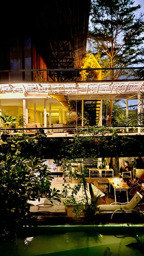 Outdoor pool - The Hide Hostel at Canggu - Adults Only (Canggu)