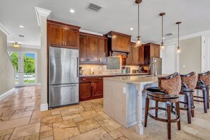 Fridge, microwave, oven, stovetop - W08 - Luxury Property! Stunning Canal Front Pool Home - Sleeps 14 (Marathon)