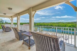 Terrace/patio - W08 - Luxury Property! Stunning Canal Front Pool Home - Sleeps 14 (Marathon)