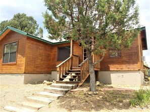 Exterior - Honey Bear Cabin (Ruidoso)