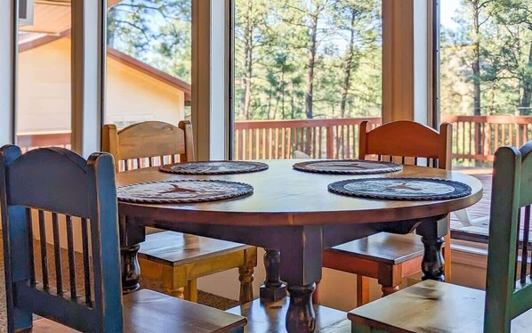 Dining - Mama Bears Cabin (Ruidoso)