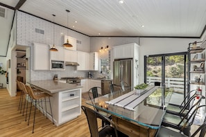 Fridge, microwave, oven, stovetop - Knickerbocker Nest by Destination Big Bear : Luxury Dream Home Nestled between the Village & Snow Summit! Pool Table! Spa! (Big Bear Lake)