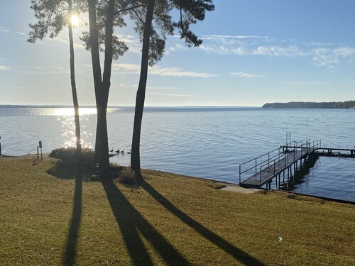 Beautiful lakefront home with private dock AND boat ramp