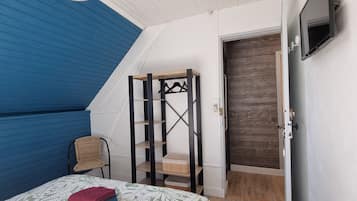 5 bedrooms, iron/ironing board, travel cot, free WiFi