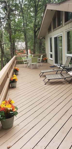 Outdoor dining - Awesome HotTub,Pool,Firepit,Jacuzzi,Ev Charger (long pond)