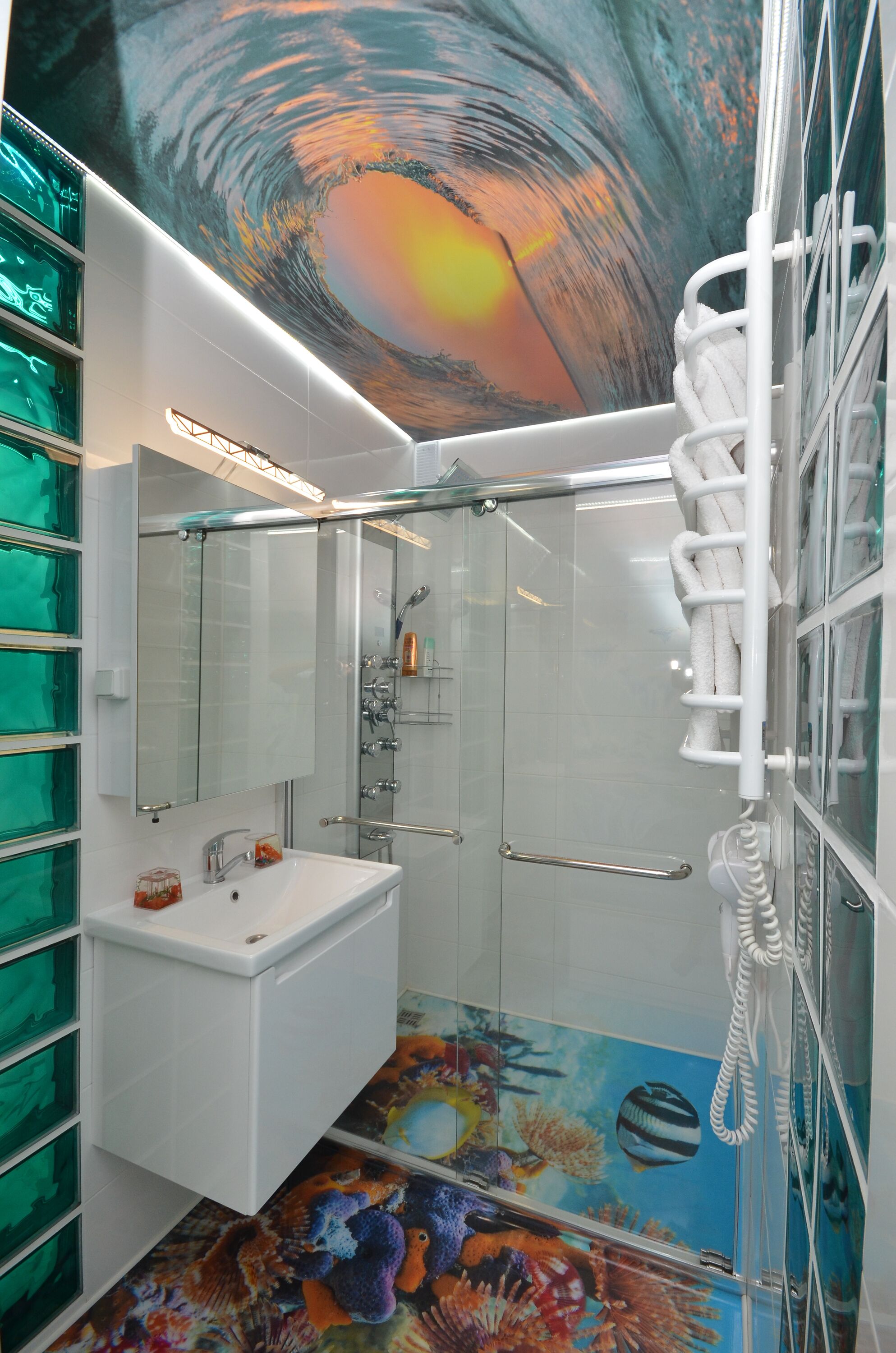 Hårtork, handdukar och toalettpapper