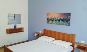 3 bedrooms, iron/ironing board, free WiFi
