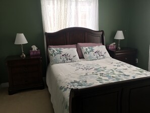 3 bedrooms, desk, iron/ironing board, free WiFi