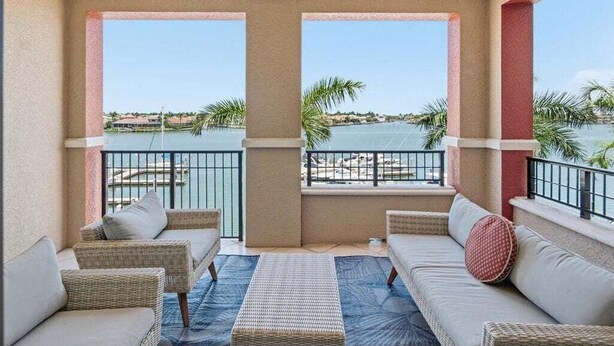 Property grounds - Waterfront 2BR/2BA Marco Island condo with pool, WiFi and kitchen. (Marco Island)