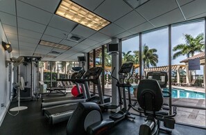 Fitness facility - Stunning Waterfront Condo in Bayfront Complex (Marco Island)