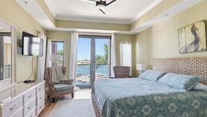 2 bedrooms, iron/ironing board, free WiFi, bed sheets - Waterfront 2BR/2BA Marco Island condo with pool, WiFi and kitchen. (Marco Island)