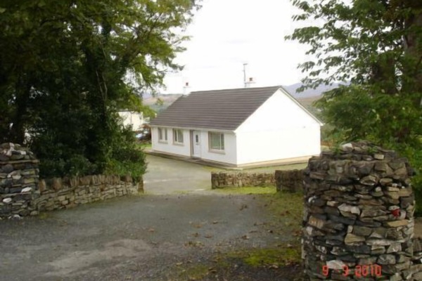 Exterior View of Bradleys Cottages from the Entrance Driveway