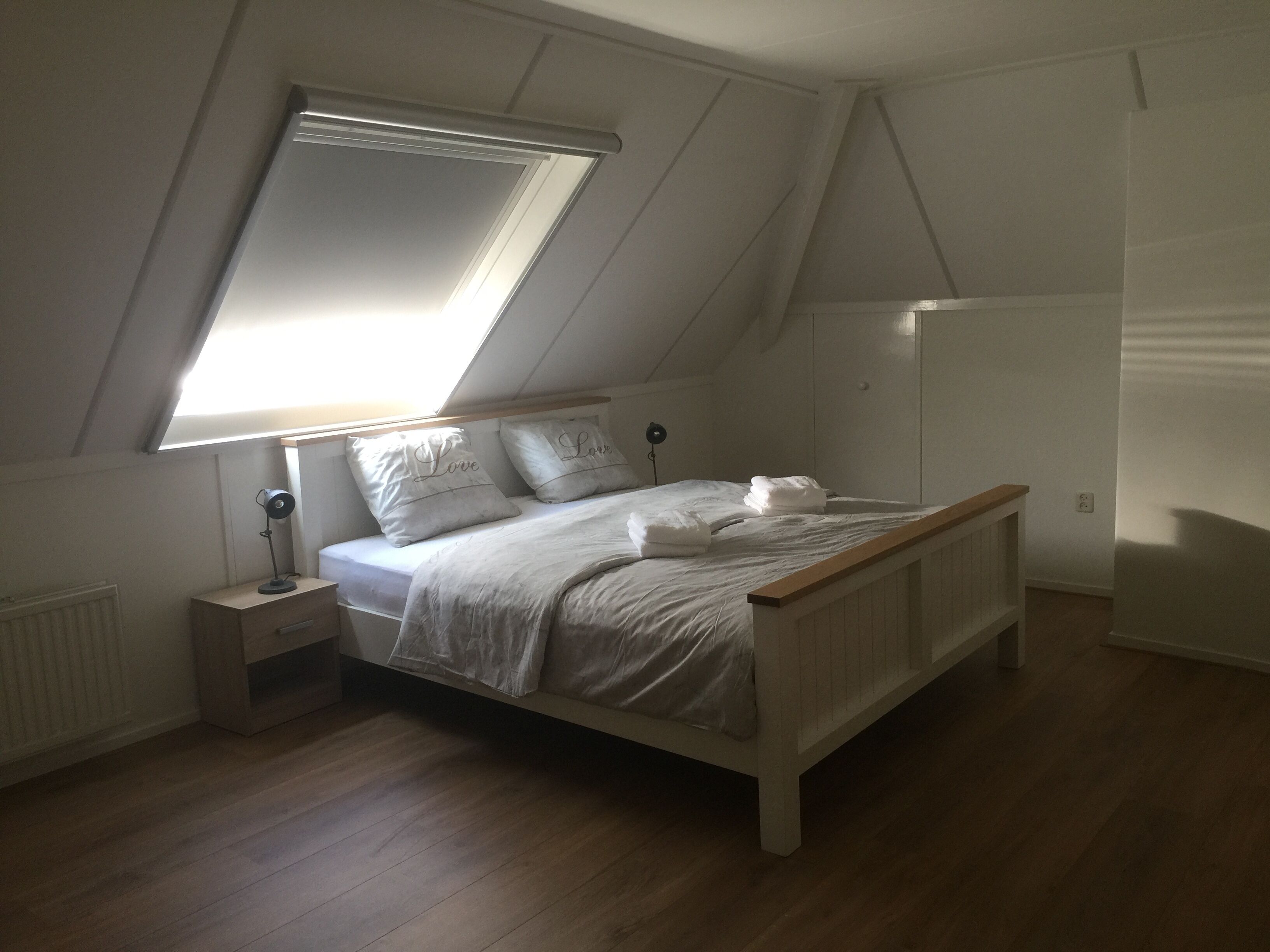 6 Schlafzimmer, Schreibtisch, Bügeleisen/Bügelbrett, Reisekinderbett
