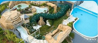 Beautiful Family home, 4 - 10 pers, on open water.