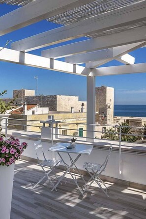 Free daily local cuisine breakfast - Muragie del Castello (Trani)