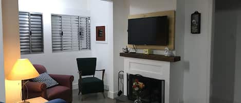 Smart TV y chimenea