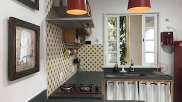Frigorífic, microones, placa de cuina i bullidora elèctrica