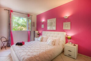 4 bedrooms, desk, iron/ironing board, travel crib - Superb, comfortable villa with private pool (Furiani)
