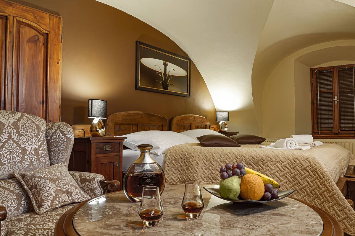 Comfort-dobbeltværelse | Pengeskab på værelset, skrivebord, arbejdsområde til bærbare computere