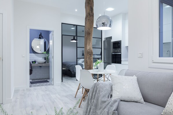 1 bedroom, in-room safe, desk, iron/ironing board