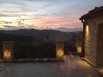 Modern countryhouse! Pool, big terrace & views - mountains & sea - for families!