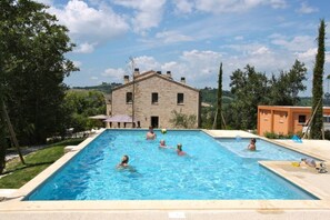 حمّام سباحة خارجي