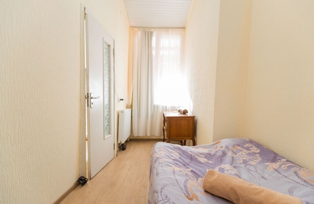 2 bedrooms, in-room safe, iron/ironing board, WiFi