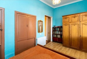 2 Schlafzimmer, Zimmersafe, Bügeleisen/Bügelbrett, WLAN