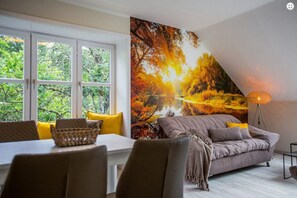 Smart-TV, Kamin, BĂŒcher, Stereoanlage