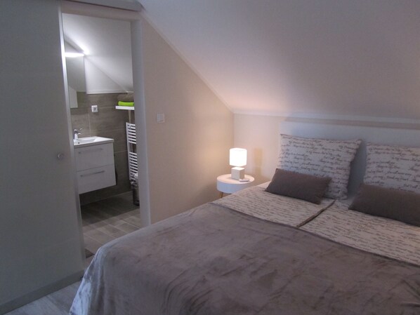 2 Schlafzimmer, Zimmersafe, Bügeleisen/Bügelbrett, Reisekinderbett