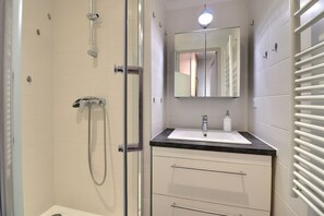 Shower, hair dryer, towels - Large apartment 43 m2 -6 people - 4 stars GOLD - Ideally located (val thorens)
