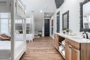 10 bedrooms, iron/ironing board, free WiFi, bed sheets