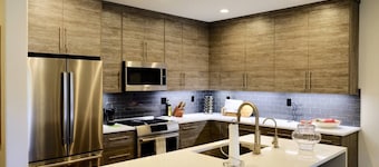 Olympic Terrace: Downtown Luxury & Convenience