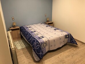 4 bedrooms - GITE LAUCADEL A CAMPAIGN AIR (Puygaillard-de-Quercy)