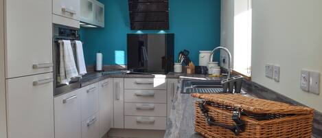 Lava-louças, cadeirão de bebê