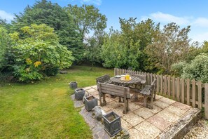 Outdoor dining - 3 Bed in Lynton (oc-keepba) (Ilkerton)