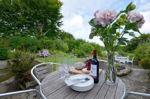 Outdoor dining - 3 Bed in Lynton (oc-keepba) (Ilkerton)