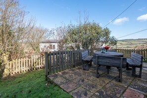 Outdoor dining - 3 Bed in Lynton (oc-keepba) (Ilkerton)