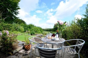Outdoor dining - 3 Bed in Lynton (oc-keepba) (Ilkerton)