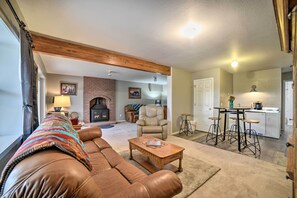 TV, fireplace, books - Walkout Apartment w/ Mtn View on Cortez Ranch (Cortez)