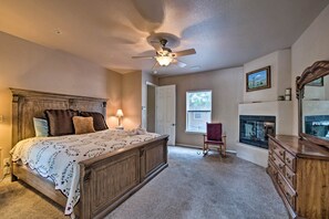 3 bedrooms, desk, iron/ironing board, internet