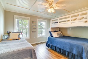 4 chambres, bureau, accès Internet, draps fournis