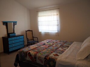 2 habitaciones, tabla de planchar con plancha, wifi y ropa de cama