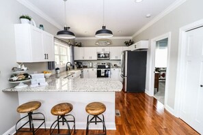 Fridge, microwave, oven, stovetop - Porch n' Pasture Farm - make memories here, by Buffalo Mountain Getaway (Meadows of Dan)