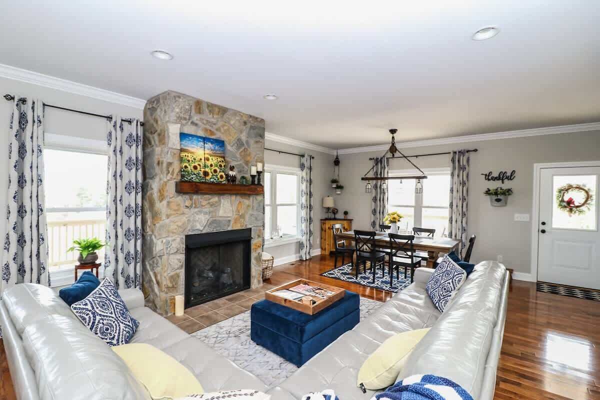 TV, fireplace, offices
