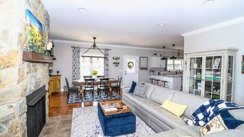 TV, fireplace